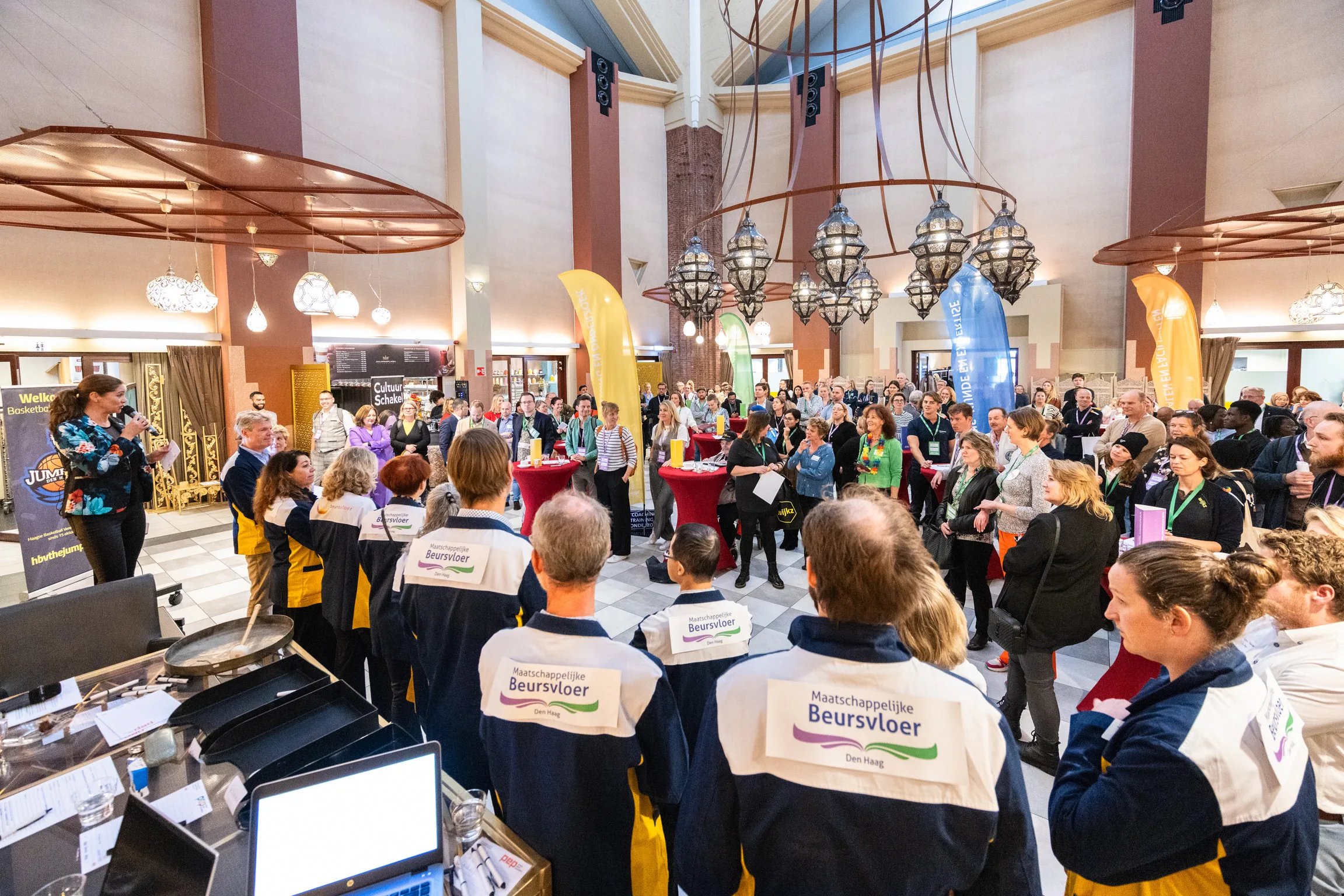 Onze matchmakers staan klaar. Onze matchmakers staan klaar. ©Michel Heerkens voor PEP Den Haag